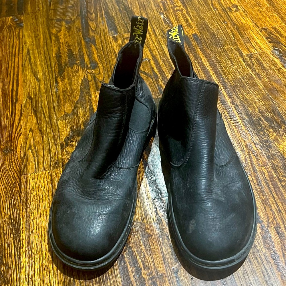 Dr. Martens Men's Lyme Chelsea Black Boots with sole bouncing size 10